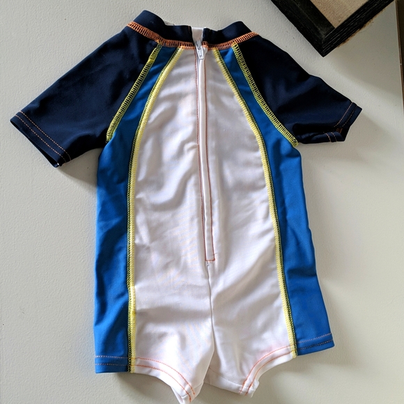 *4/$20* Old Navy Baby swimsuit/rash guard bodysuit size 0-3 months - Picture 3 of 5